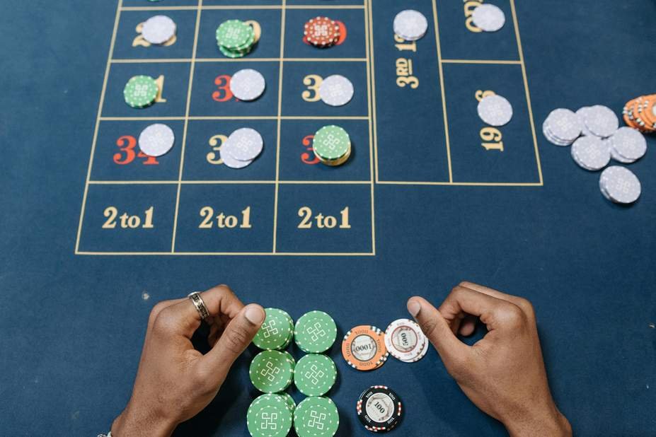 How Live Dealers Transformed Online Casinos